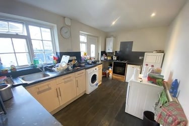 4 bed flat, Clifton Place, Greenbank, Plymouth, PL48HX - Image 4